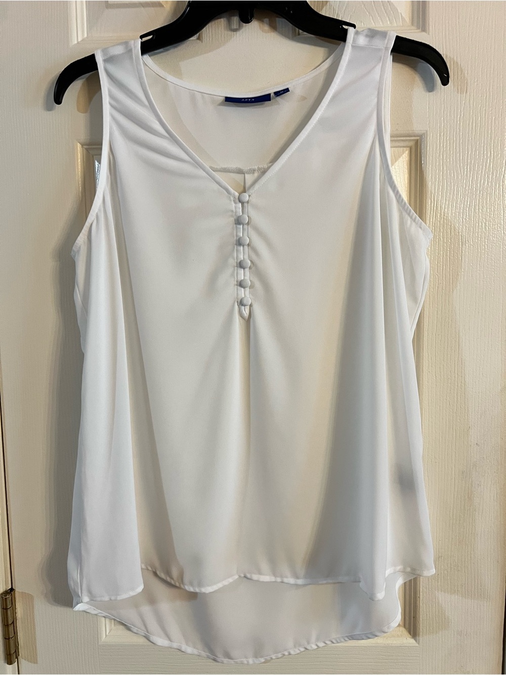 Apt. 9 White Sleeveless V-Neck Button-Front Camisole